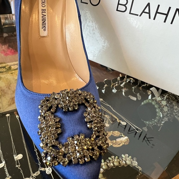 Manolo Blahnik crystal pumps - Picture 3 of 5